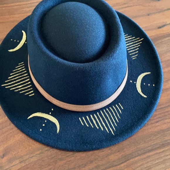 Hand Painted Wool Hat - Picture 2 of 5